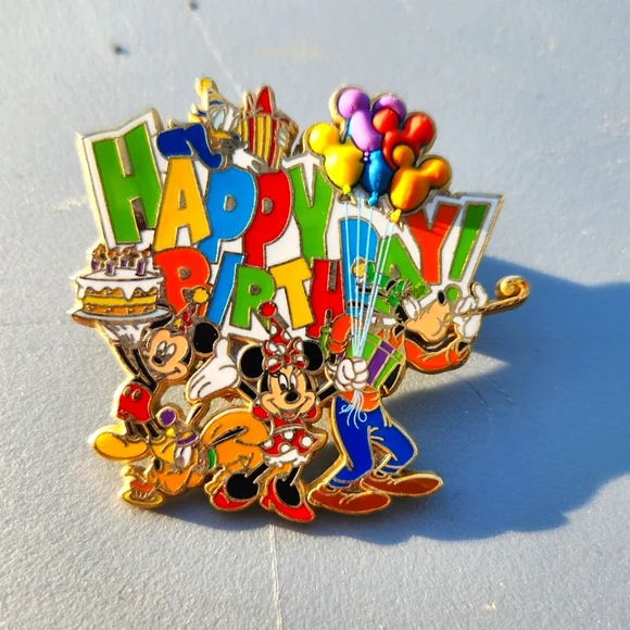 Disney Happy Birthday Trading Pin - Picture 1 of 2